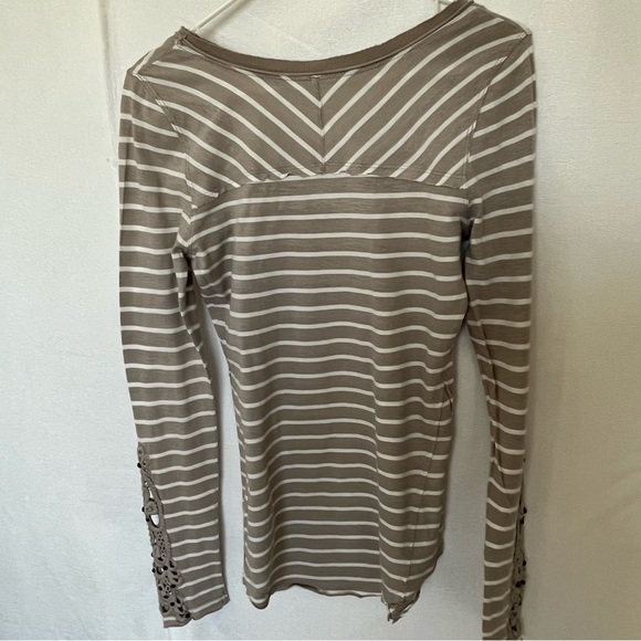 Free People boho colorblock tee top. Accent sleeves. Size M - Picture 5 of 7